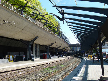 Haltestellen & Bahnhöfe