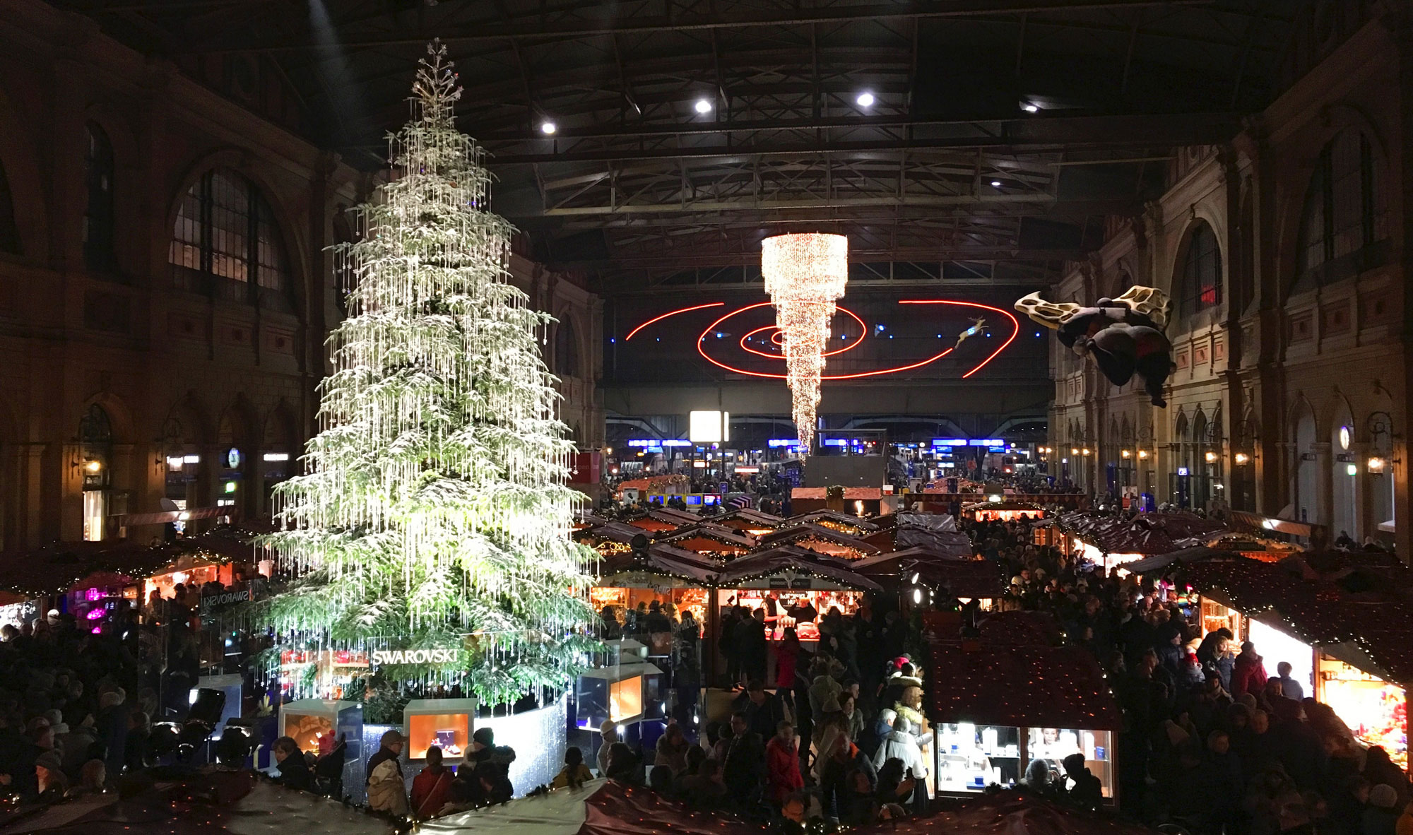 Christkindlimarkt Hauptbahnhof Zürich ZURICH BY TRAM